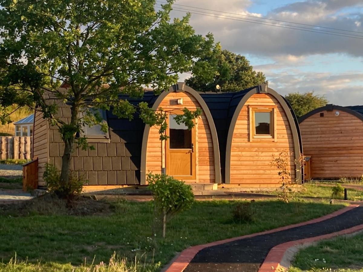 Squirrel Glamping Pod School House Farm Hotell Leighton  Eksteriør bilde