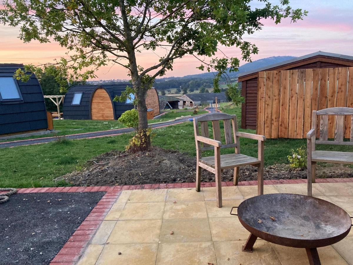 Squirrel Glamping Pod School House Farm Hotell Leighton  Eksteriør bilde