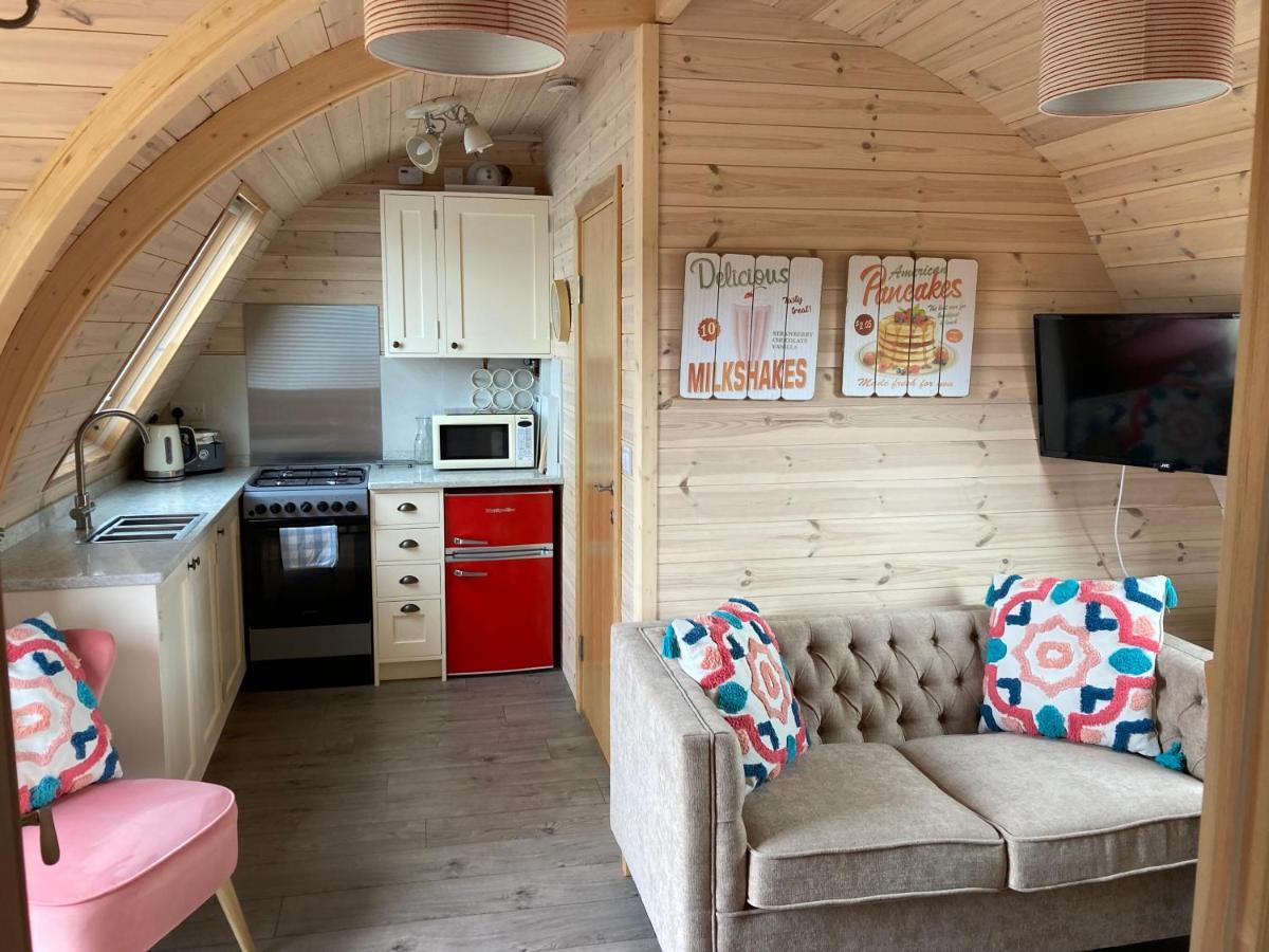 Squirrel Glamping Pod School House Farm Hotell Leighton  Eksteriør bilde