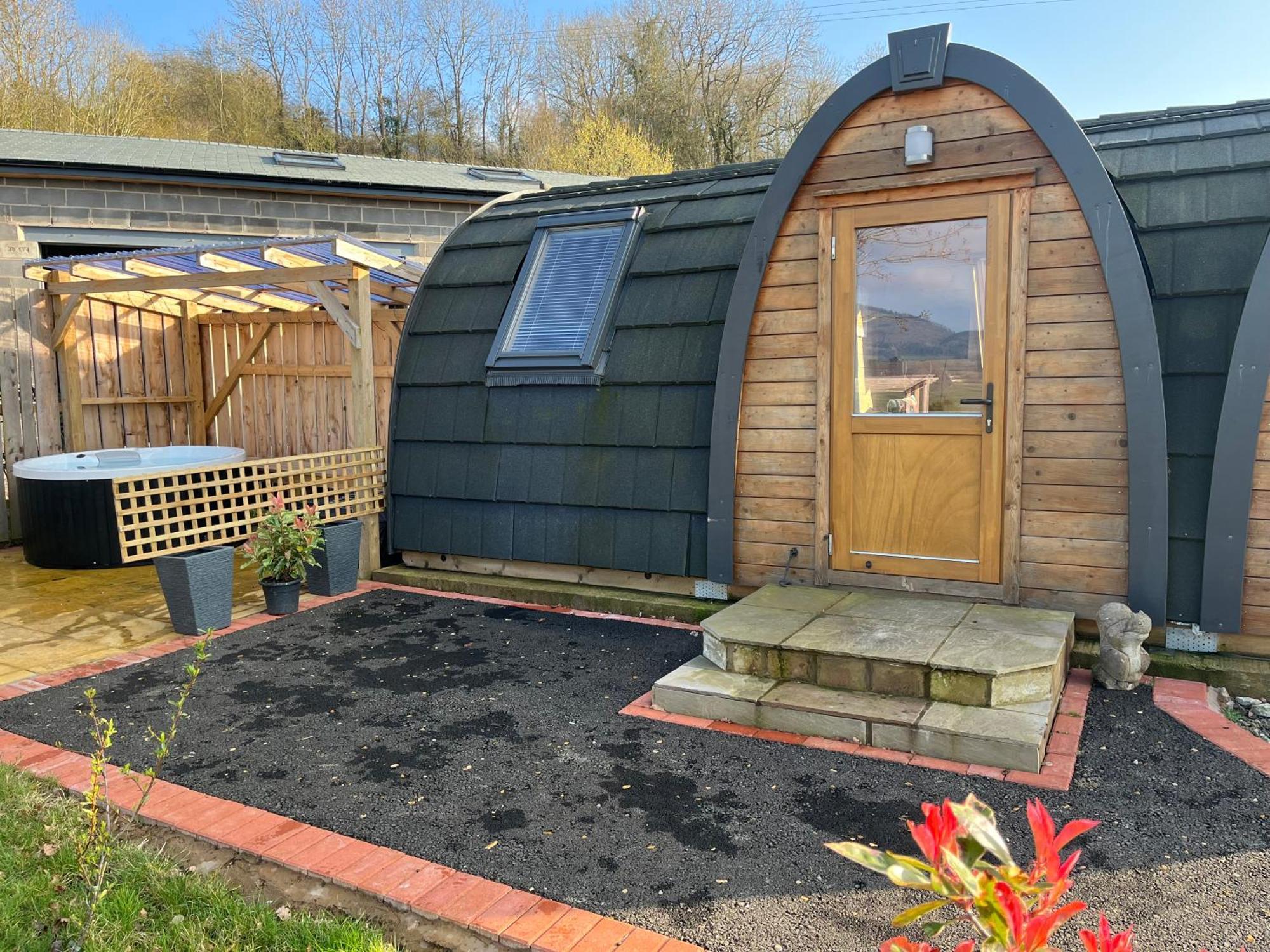 Squirrel Glamping Pod School House Farm Hotell Leighton  Eksteriør bilde