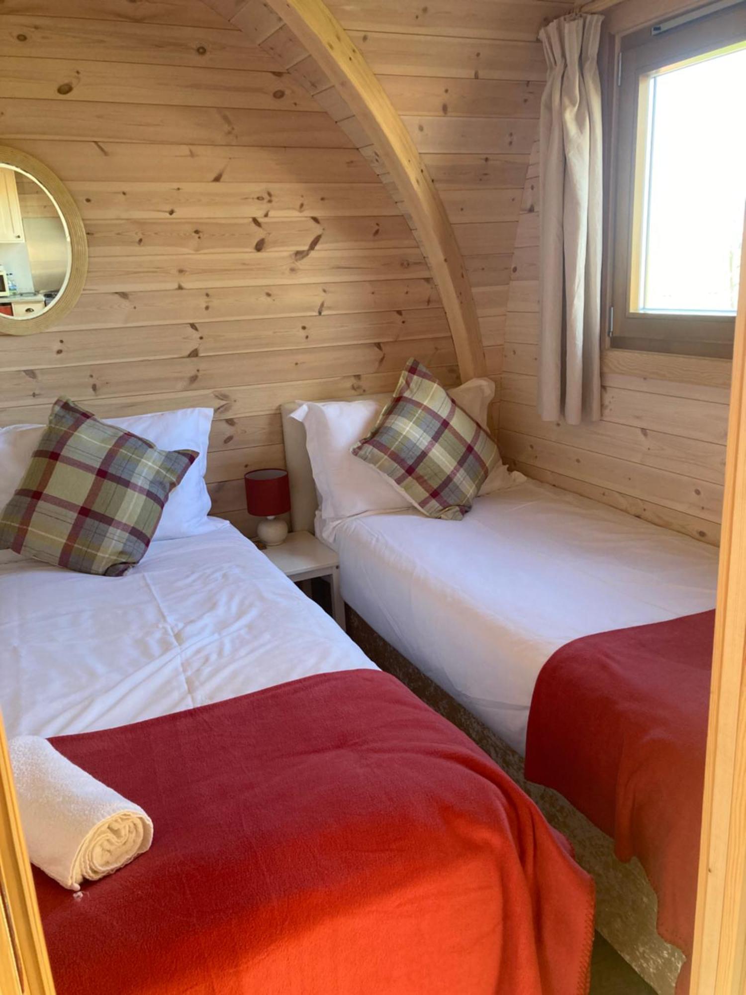 Squirrel Glamping Pod School House Farm Hotell Leighton  Eksteriør bilde