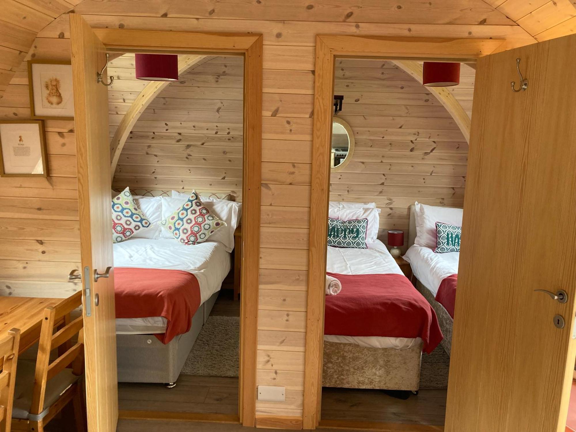 Squirrel Glamping Pod School House Farm Hotell Leighton  Eksteriør bilde